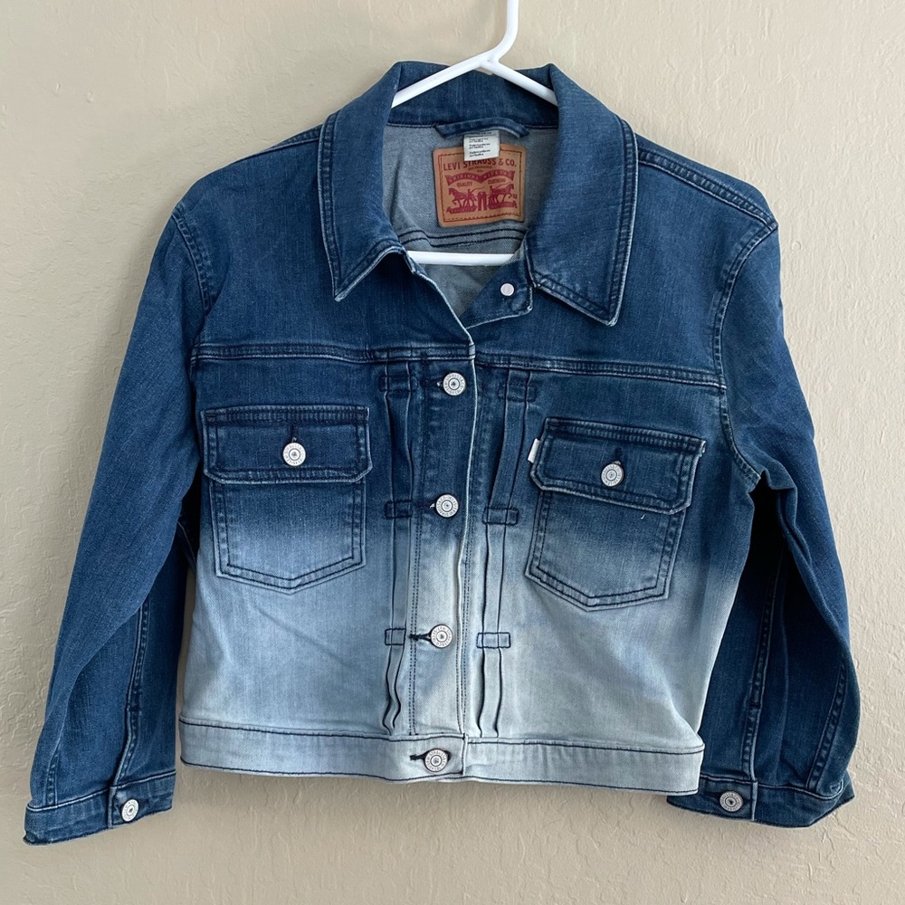 Girls Levi’s Jean Jacket blue fading to light blue
